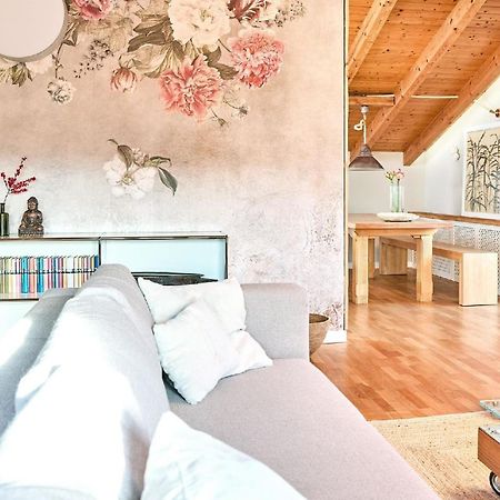 Stillvolle Ferienwohnung Mit Balkon, Fusslaeufig Zum Chiemsee Übersee Exterior foto