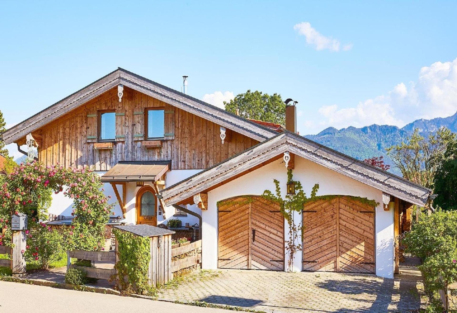 Stillvolle Ferienwohnung Mit Balkon, Fusslaeufig Zum Chiemsee Übersee Exterior foto