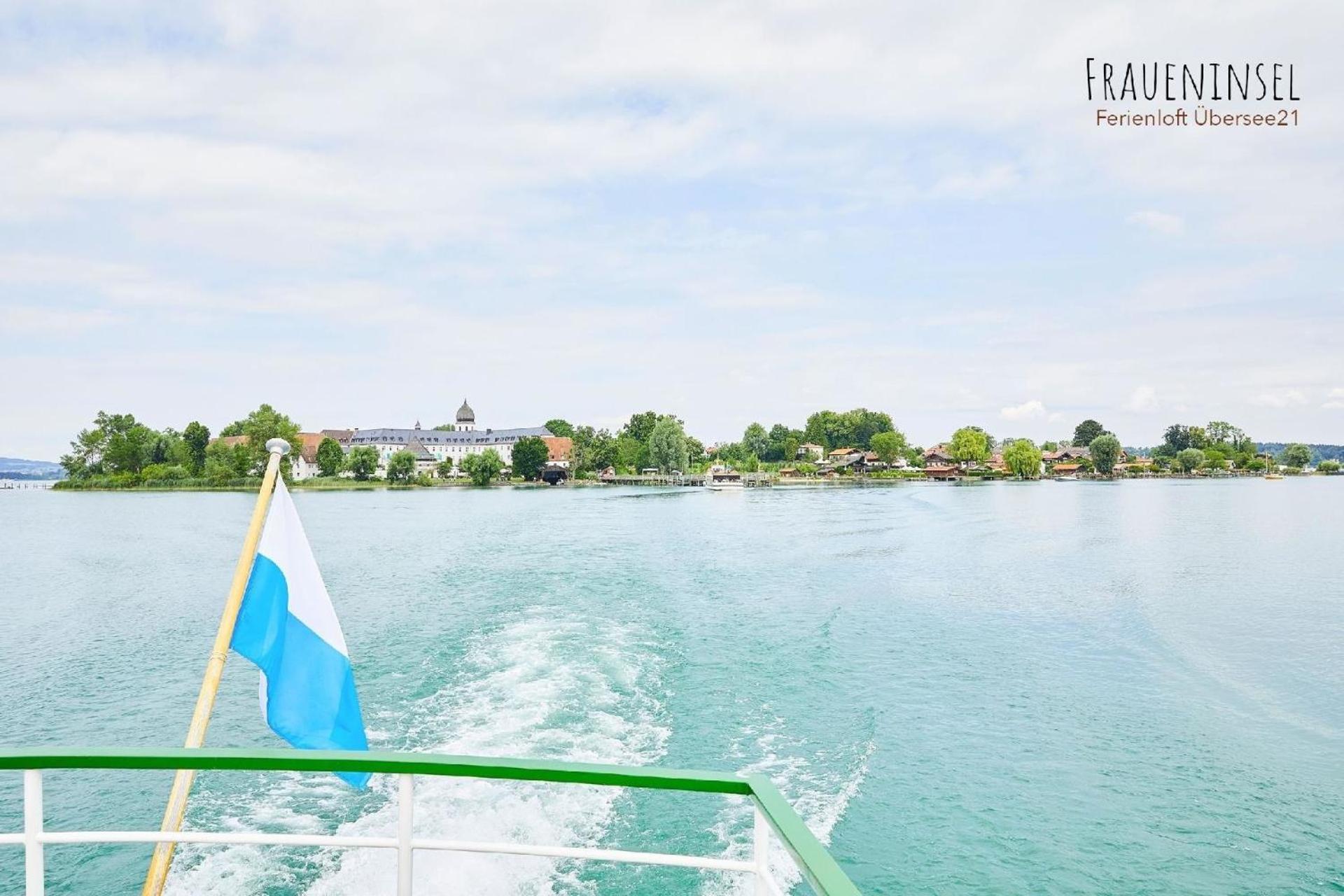 Stillvolle Ferienwohnung Mit Balkon, Fusslaeufig Zum Chiemsee Übersee Exterior foto